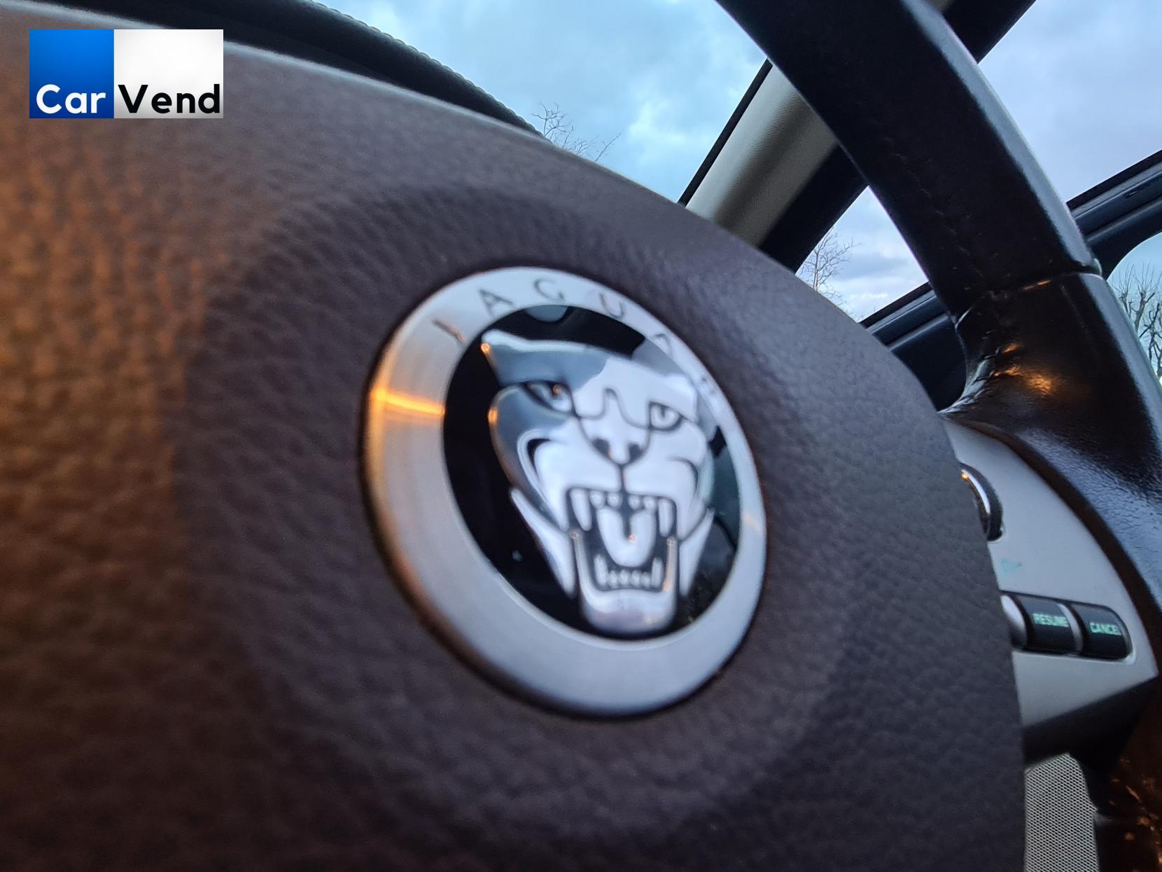 Jaguar XF 3.0d V6 Luxury Saloon 4dr Diesel Auto Euro 5 (240 ps)