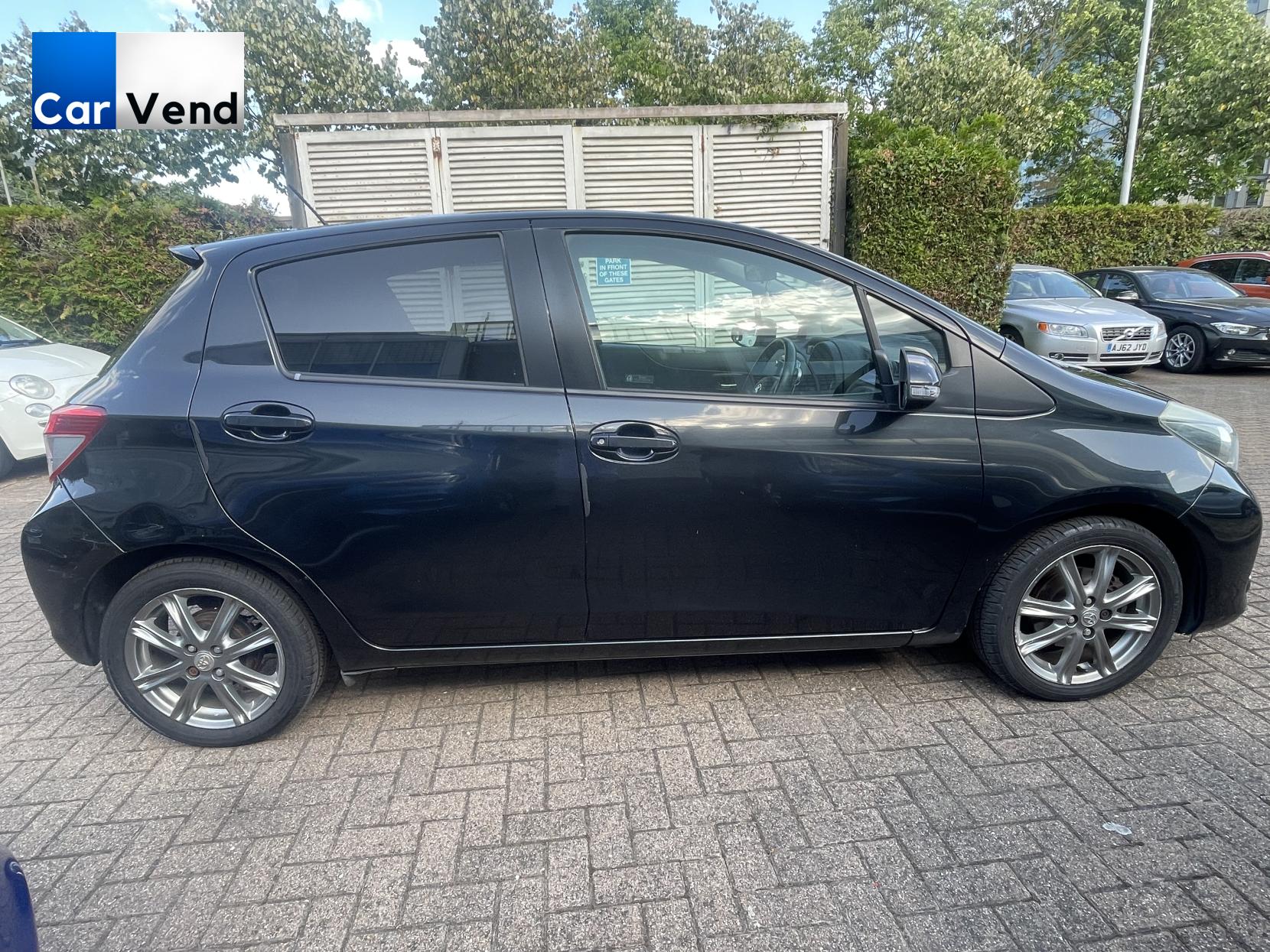 Toyota Yaris 1.33 Dual VVT-i SR Hatchback 5dr Petrol Multidrive S Euro 5 (101 ps)