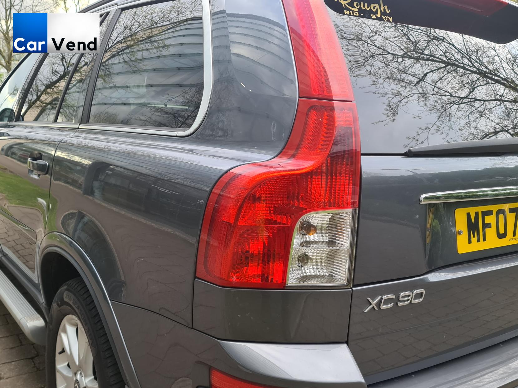 Volvo XC90 2.4 D5 SE SUV 5dr Diesel Geartronic AWD (239 g/km, 182 bhp)