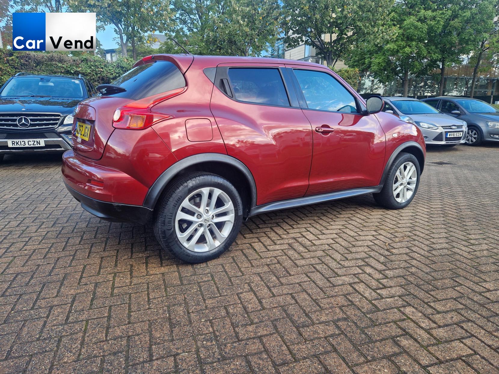 Nissan Juke 1.6 Tekna SUV 5dr Petrol CVT Euro 5 (117 ps)