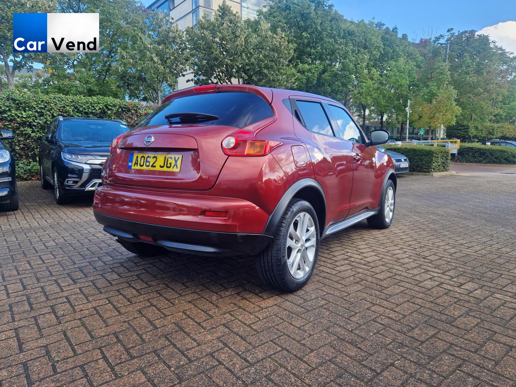 Nissan Juke 1.6 Tekna SUV 5dr Petrol CVT Euro 5 (117 ps)