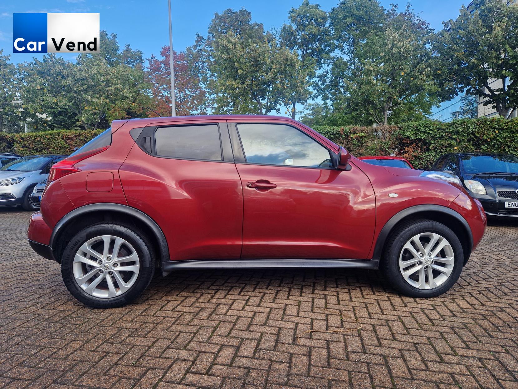 Nissan Juke 1.6 Tekna SUV 5dr Petrol CVT Euro 5 (117 ps)