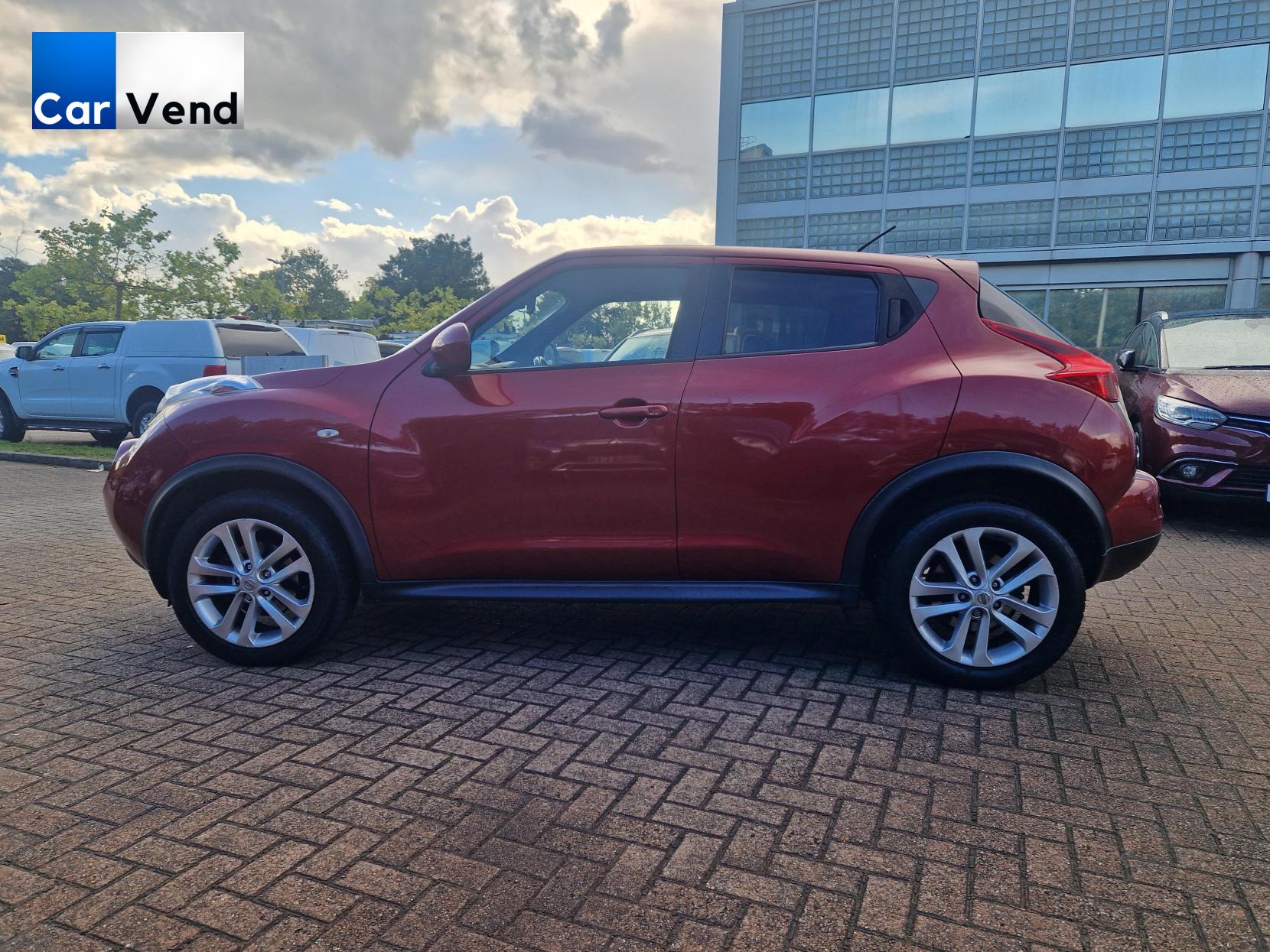 Nissan Juke 1.6 Tekna SUV 5dr Petrol CVT Euro 5 (117 ps)