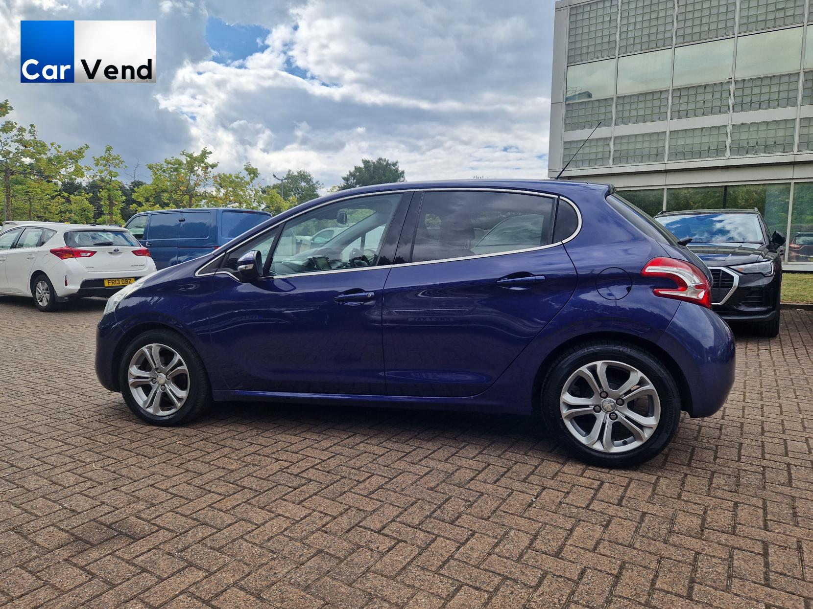 Peugeot 208 1.2 VTi Allure Hatchback 5dr Petrol Manual Euro 5 (82 ps)